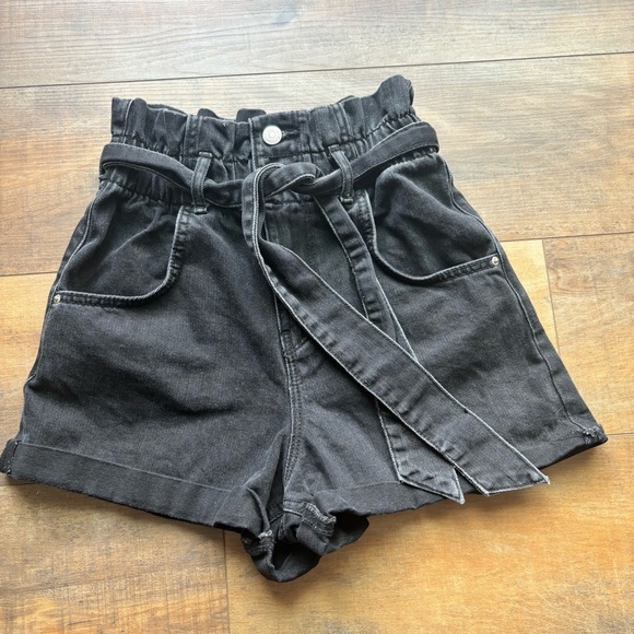 Zara Pants - Zara High Rise Belted Paperbag Faded Black Jean Denim Short Size 00
